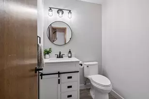 7840 W 100th St, Bloomington, MN 55438 - Photo 14
