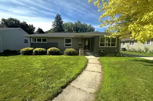 1002 Poplar Ave, Marshall, MN 56258 - Photo 2