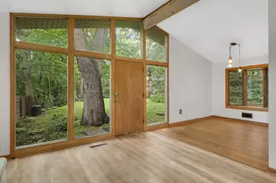 89 Flandrau Pl, Saint Paul, MN 55106 - Photo 8