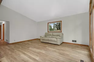 89 Flandrau Pl, Saint Paul, MN 55106 - Photo 6