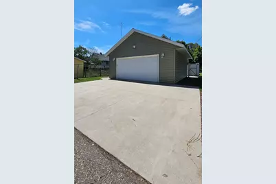 122 16th Avenue N, Saint Cloud, MN 56303 - Photo 2