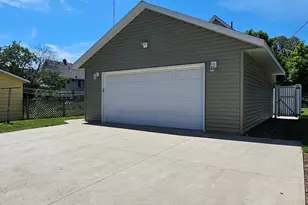 122 16th Ave N, Saint Cloud, MN 56303 - Photo 2