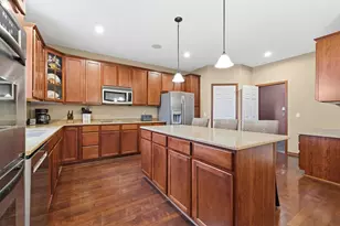 2061 Winterberry Ln, Shakopee, MN 55379 - Photo 6