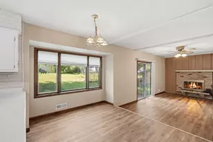 916 Whitney Dr, Apple Valley, MN 55124 - Photo 8