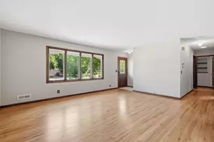 916 Whitney Dr, Apple Valley, MN 55124 - Photo 2