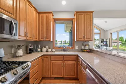 5608 105th Avenue N, Brooklyn Park, MN 55443 - Photo 8