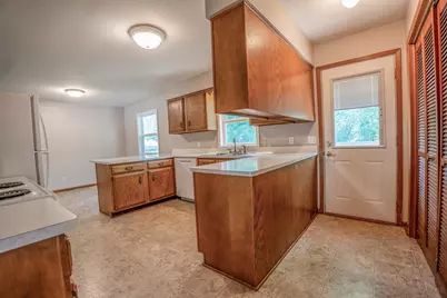 708 Olena Avenue SE, Willmar, MN 56201 - Photo 8