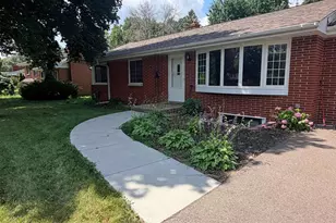 2597 Southlawn Dr, Maplewood, MN 55109 - Photo 2