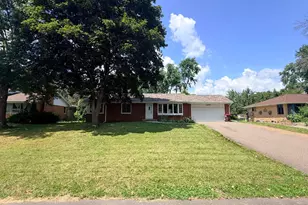 2597 Southlawn Dr, Maplewood, MN 55109 - Photo 1