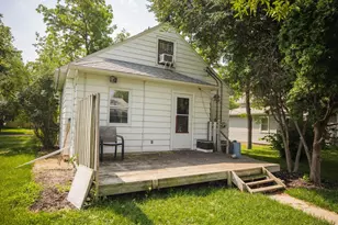 402 W 8th St, Morris, MN 56267 - Photo 4