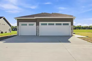 106 18th Street NE, Barnesville, MN 56514 - Photo 2