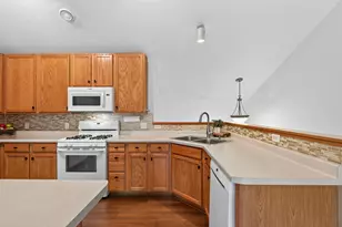 8002 Stratford Cir S, Shakopee, MN 55379 - Photo 8