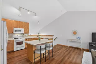 8002 Stratford Cir S, Shakopee, MN 55379 - Photo 10