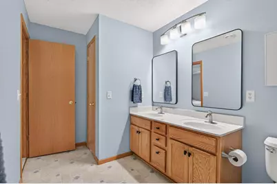 8002 Stratford Circle S, Shakopee, MN 55379 - Photo 32