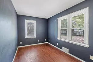 910 Wilson Ave, Saint Paul, MN 55106 - Photo 16