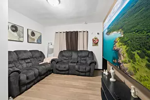 910 Wilson Ave, Saint Paul, MN 55106 - Photo 30