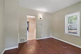 910 Wilson Ave, Saint Paul, MN 55106 - Photo 8