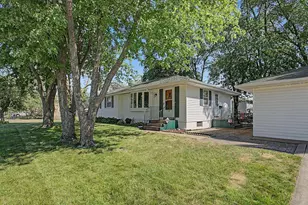160 109th Ave NE, Blaine, MN 55434 - Photo 2