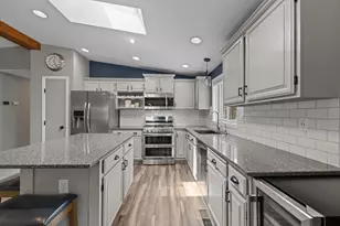 7023 Park View Ln, Eden Prairie, MN 55346 - Photo 8