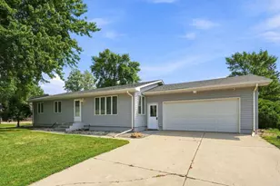 551 6th St E, Hector, MN 55342 - Photo 1