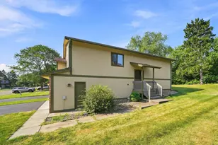 4233 Thornhill Ln, Vadnais Heights, MN 55127 - Photo 4