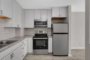 66 9th St E, Saint Paul, MN 55101 - Photo 14