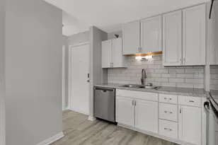 66 9th St E, Saint Paul, MN 55101 - Photo 12