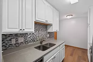 1272 Trailwood S, Hopkins, MN 55343 - Photo 8