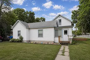 626 6th St W, Hastings, MN 55033 - Photo 1