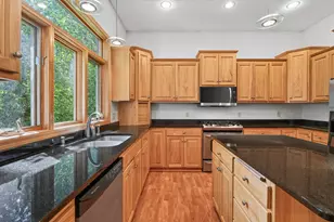633 Burlington Rd, Saint Paul, MN 55119 - Photo 16