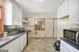1066 Beatrice St, Eagan, MN 55121 - Photo 14