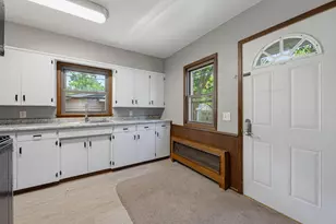 712 Lynn Rd SW, Hutchinson, MN 55350 - Photo 4