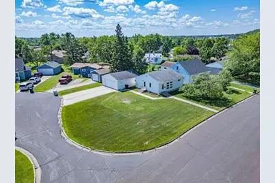 2714 Diane Lane, Hibbing, MN 55746 - Photo 2