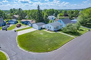 2714 Diane Ln, Hibbing, MN 55746 - Photo 2