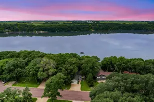 358 E Amber Lake Dr, Fairmont, MN 56031 - Photo 2