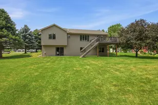 710 Cottonwood Ave, Litchfield, MN 55355 - Photo 2