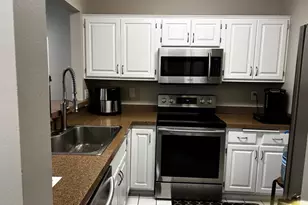 2185 Shenandoah Ct, Plymouth, MN 55447 - Photo 4