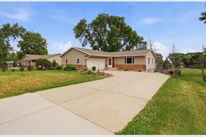 1713 6th Street SW, Willmar, MN 56201 - Photo 1