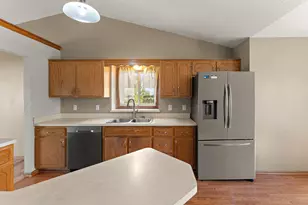 5785 Yucca Ln N, Plymouth, MN 55446 - Photo 2