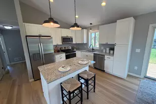 1625 Squirrel Way, New Richmond, WI 54017 - Photo 4