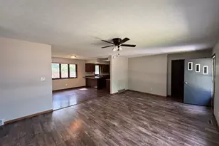 829 10th St SW, Wadena, MN 56482 - Photo 4