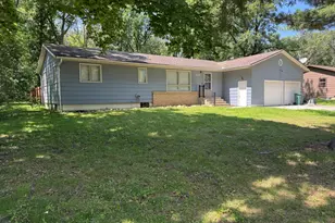 829 10th St SW, Wadena, MN 56482 - Photo 2