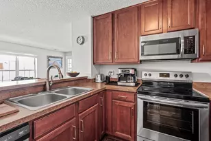 6020 Chasewood Pkwy, Hopkins, MN 55343 - Photo 14