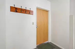 3058 Lake Shore Dr, Minneapolis, MN 55416 - Photo 20