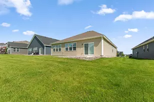 7609 Upper 38th St N, Oakdale, MN 55128 - Photo 14
