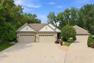 2674 Bartylla Ct, White Bear Lake, MN 55110 - Photo 2