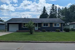 215 Madison Ave SW, Wadena, MN 56482 - Photo 2
