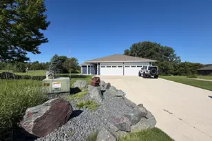 1740 Bay Oaks Dr, Albert Lea, MN 56007 - Photo 1