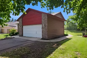 7613 Fairfield Rd, Brooklyn Park, MN 55444 - Photo 38