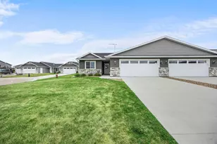 885 Tall Grass Ct, Wanamingo, MN 55983 - Photo 2